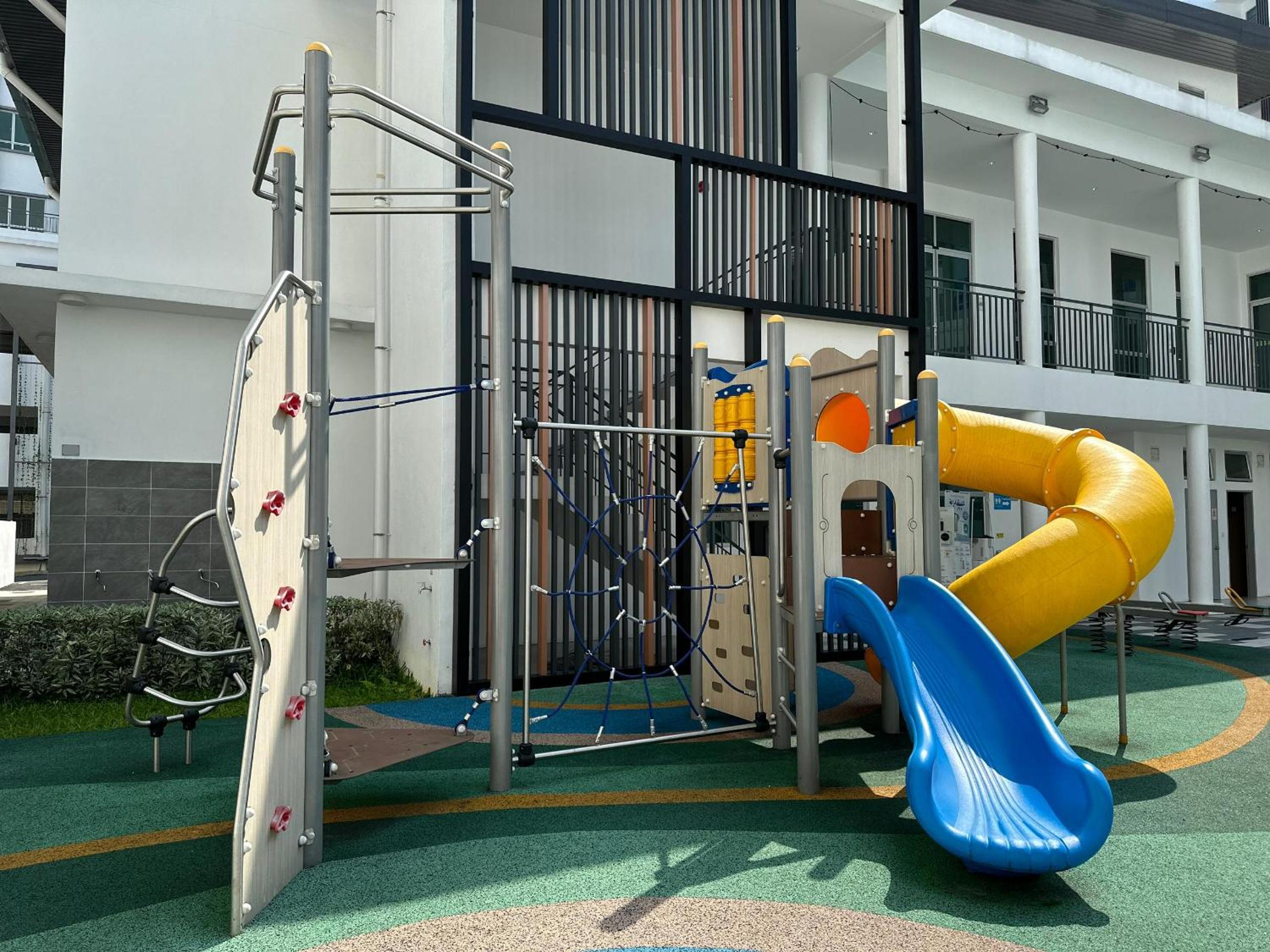 Leisure Home - 7pax Camping Theme