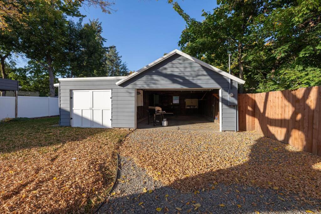 Charming Cozy Cottage with Hot Tub, photo 16