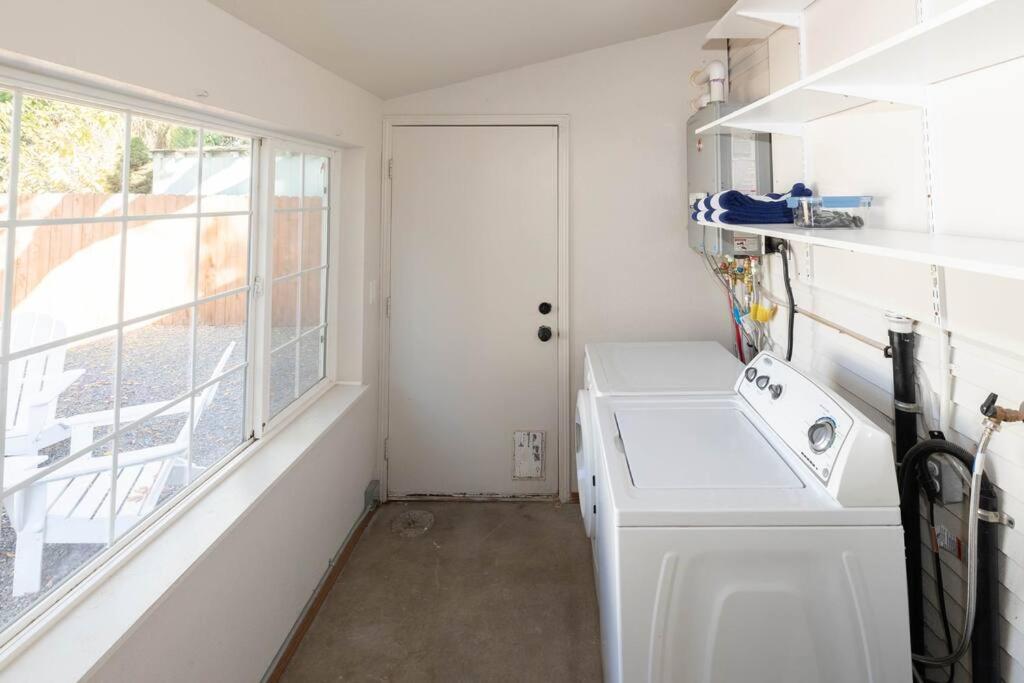 Charming Cozy Cottage with Hot Tub, photo 4