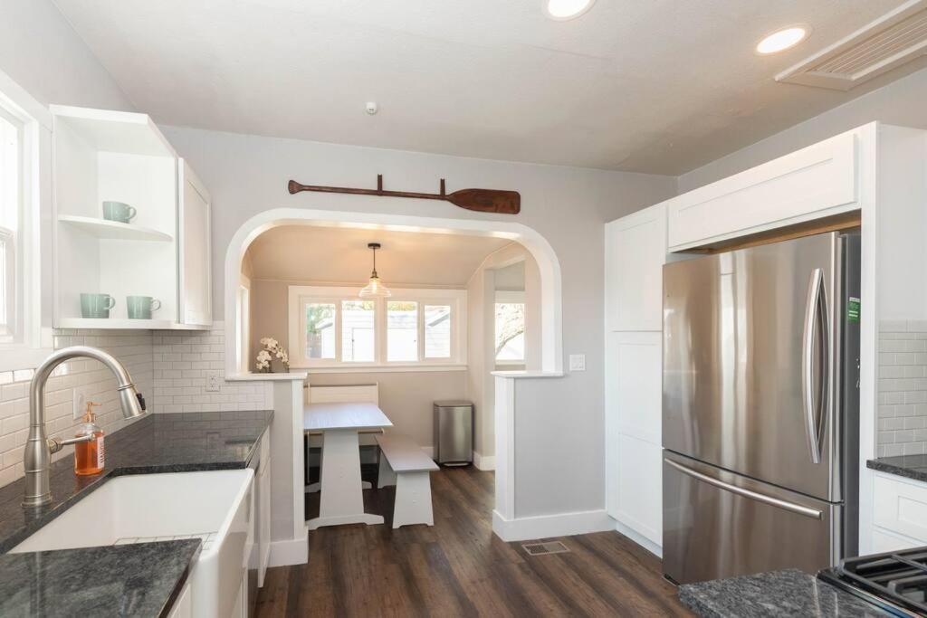 Charming Cozy Cottage with Hot Tub, photo 22