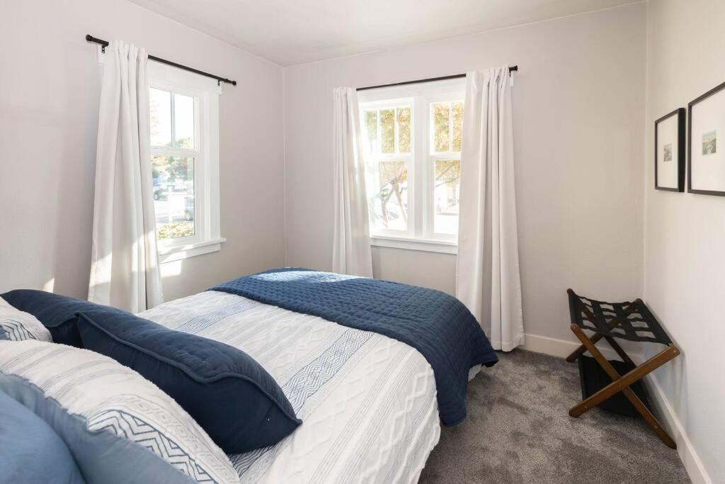 Charming Cozy Cottage with Hot Tub, photo 14
