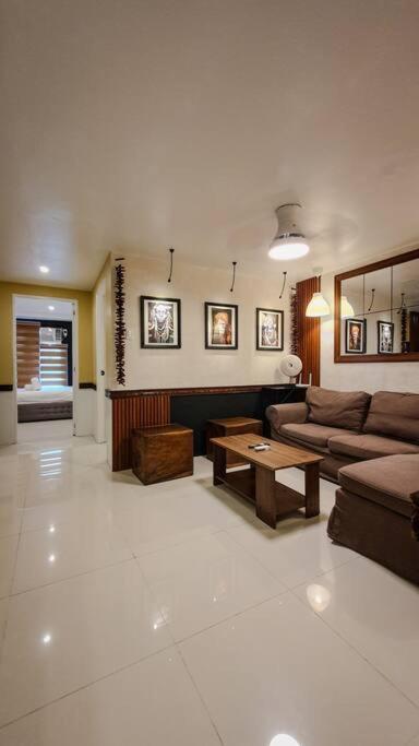 Ella 2 Bedroom near SM North and Waltermart Muñoz