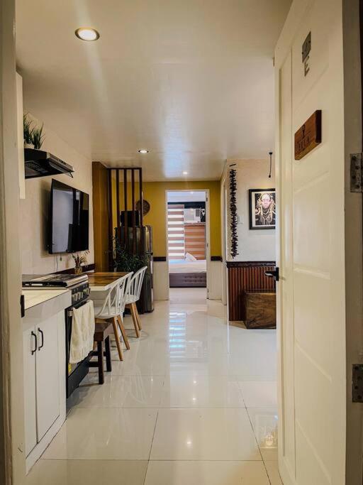 Ella 2 Bedroom near SM North and Waltermart Muñoz