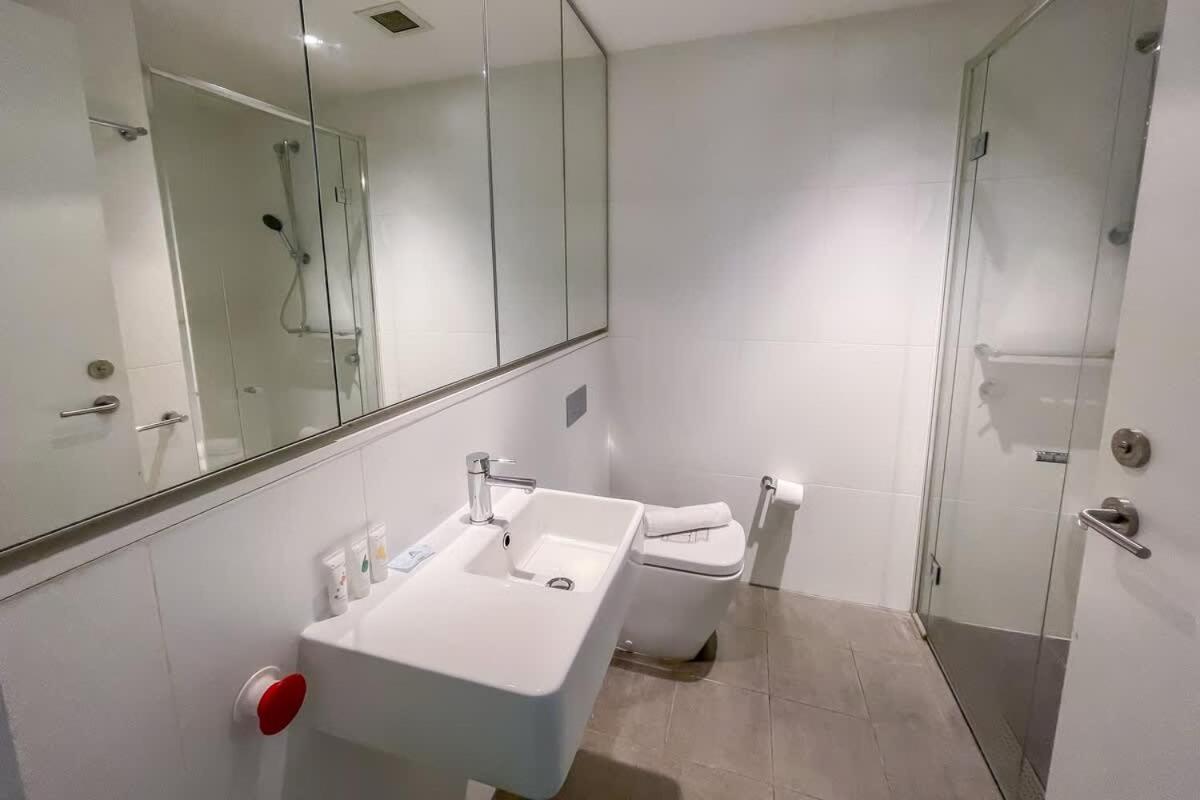 2BR Apt in Docklands WiFi City walk Water nearby
