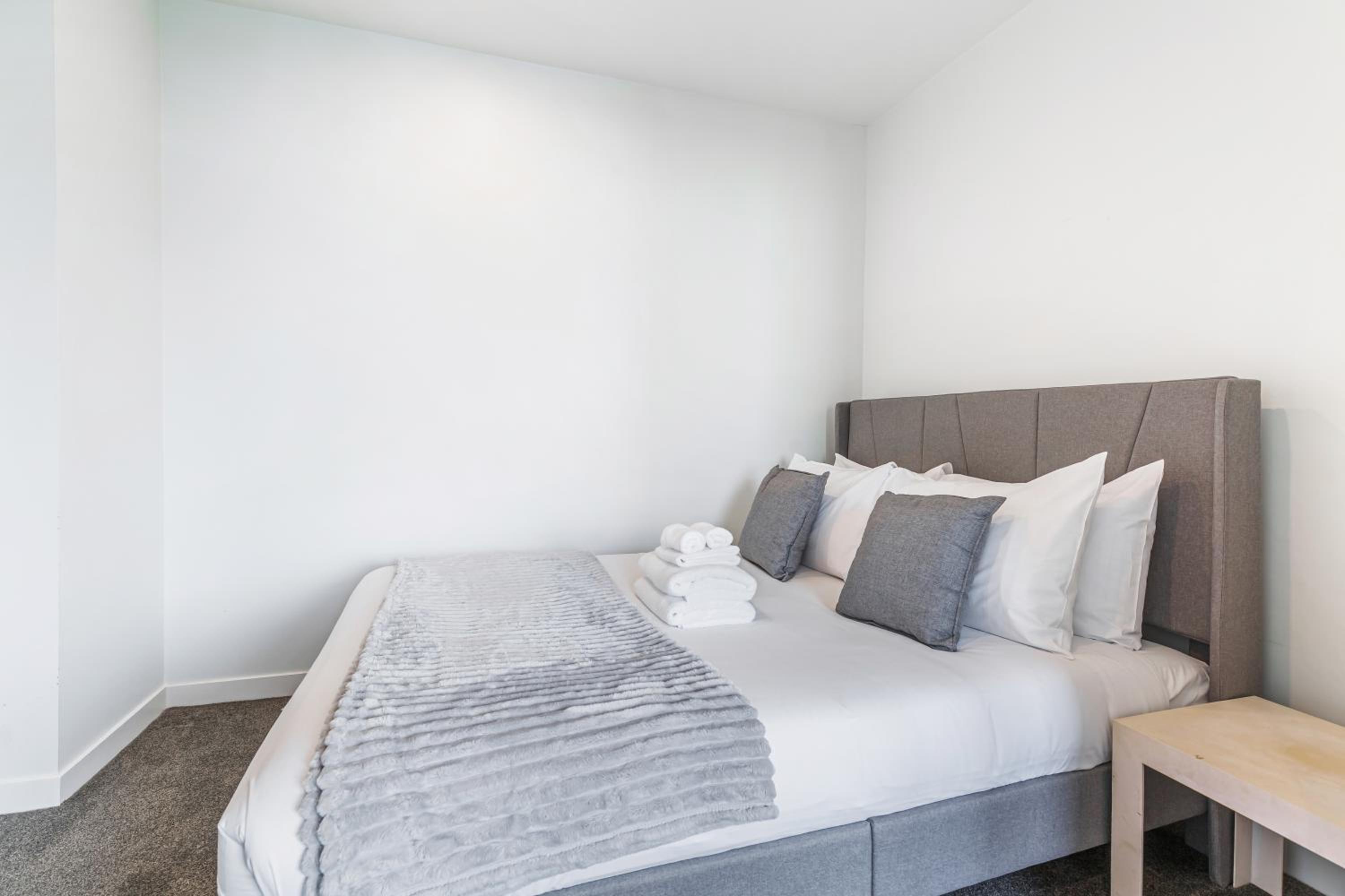 Sleek 2BR 1BA Retreat in Scotia Place view 4
