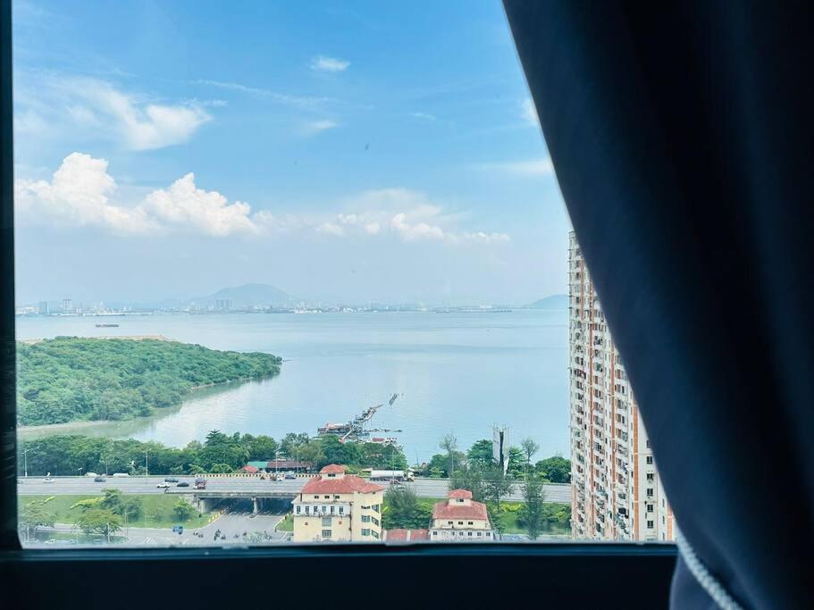 Urban Suites 8pax with Netflix and Board games with SeaView photo 4