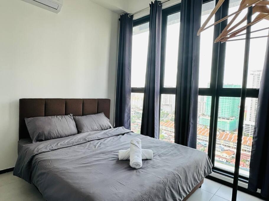 Urban Suites 8pax with Netflix and Board games with SeaView photo 6