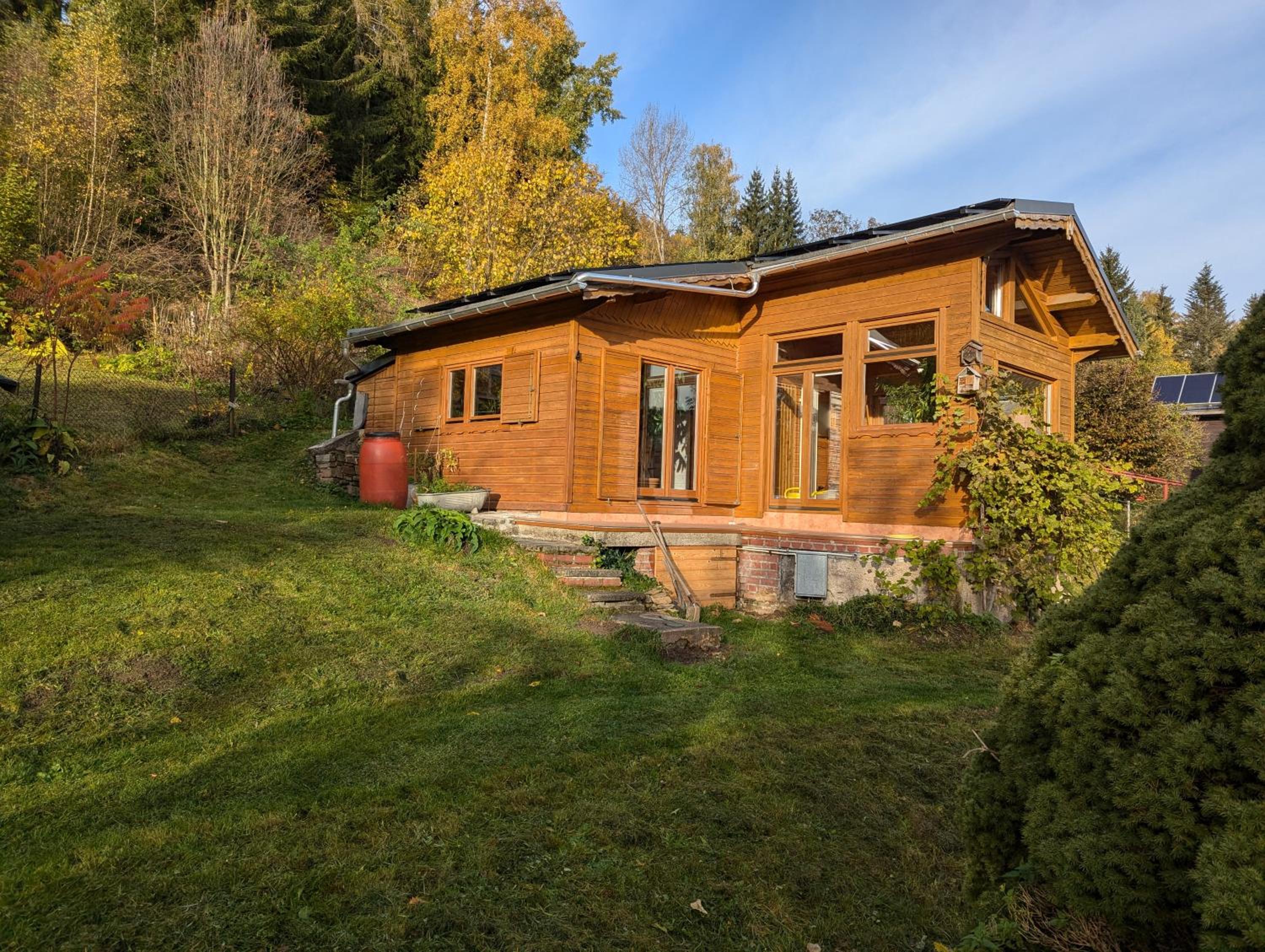 Wichtelhaisl Rittersgrün im Erzgebirge - Entspannen im fröhlichen Tiny House - umzäunter Naturgarten-Hunde willkommen-Terrasse-Elektroauto laden