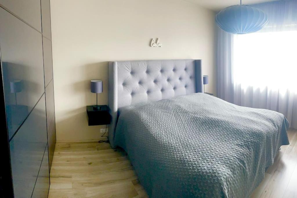 Cosy private home with a hot tub on a private deck, close to Airport view 3