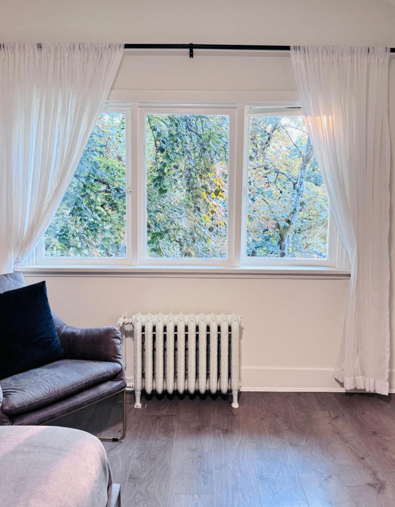 Deluxe Queen Room Private Ensuite Vancouver West