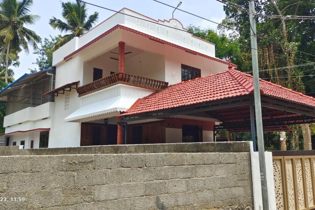 3 BHK furnished spacious antique Villa at Vellayani