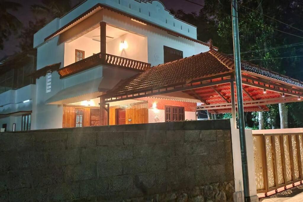 3 BHK furnished spacious antique Villa at Vellayani