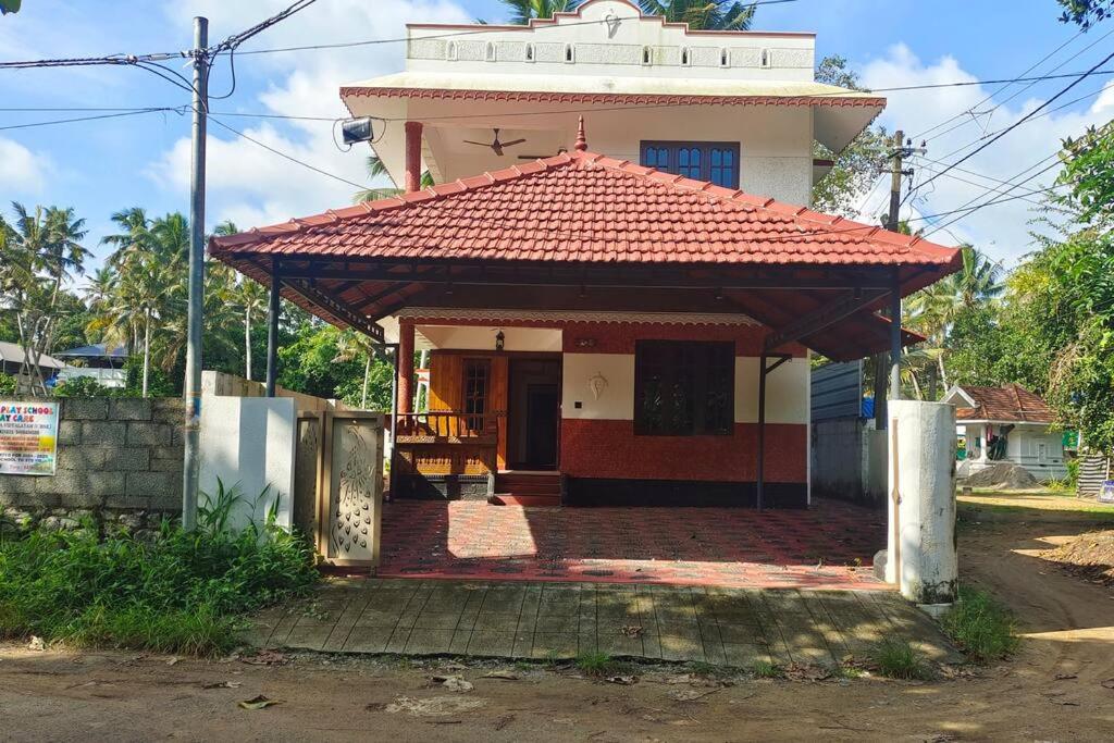 3 BHK furnished spacious antique Villa at Vellayani