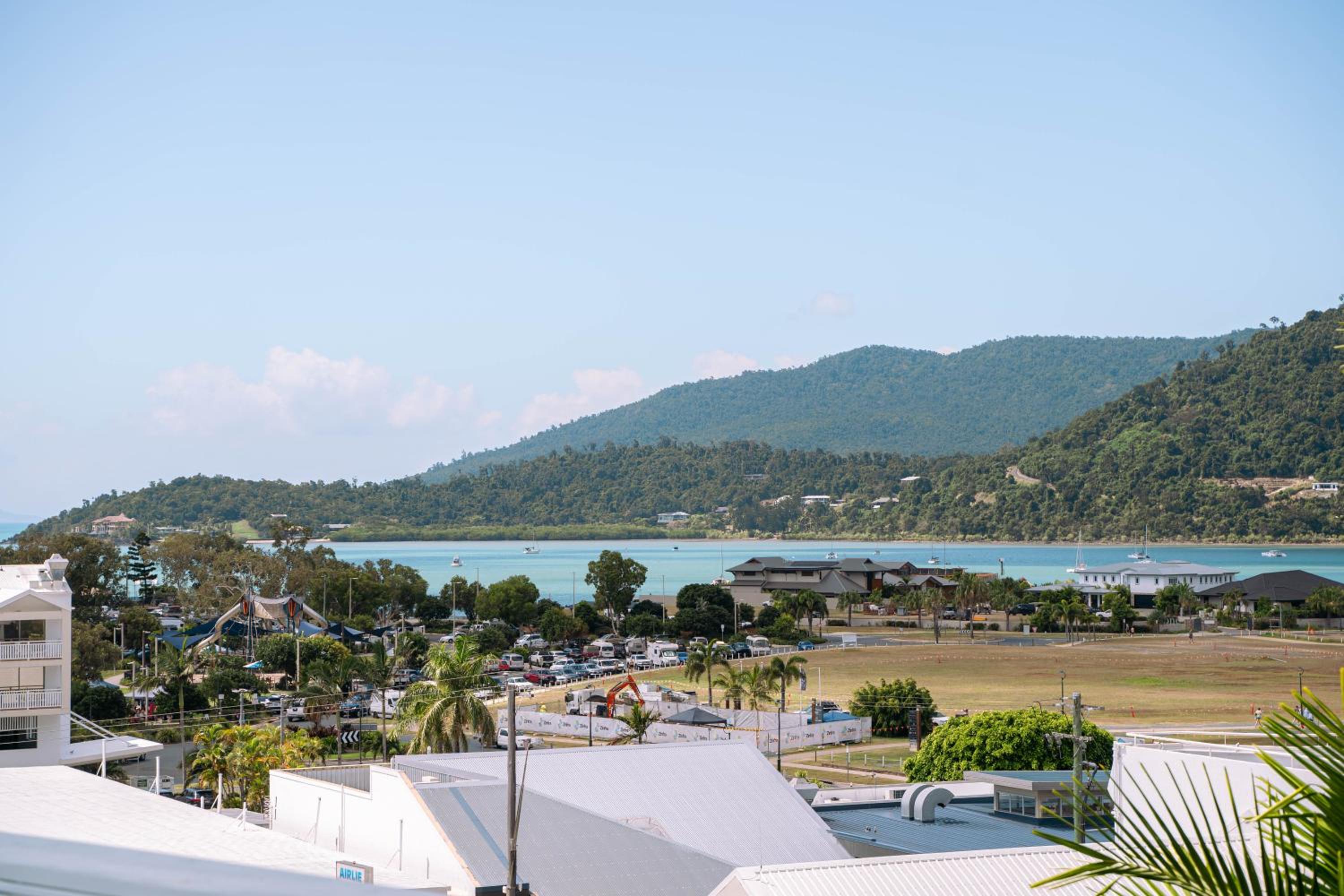 Studio Apartment, Centre Of Airlie With Sea Views
