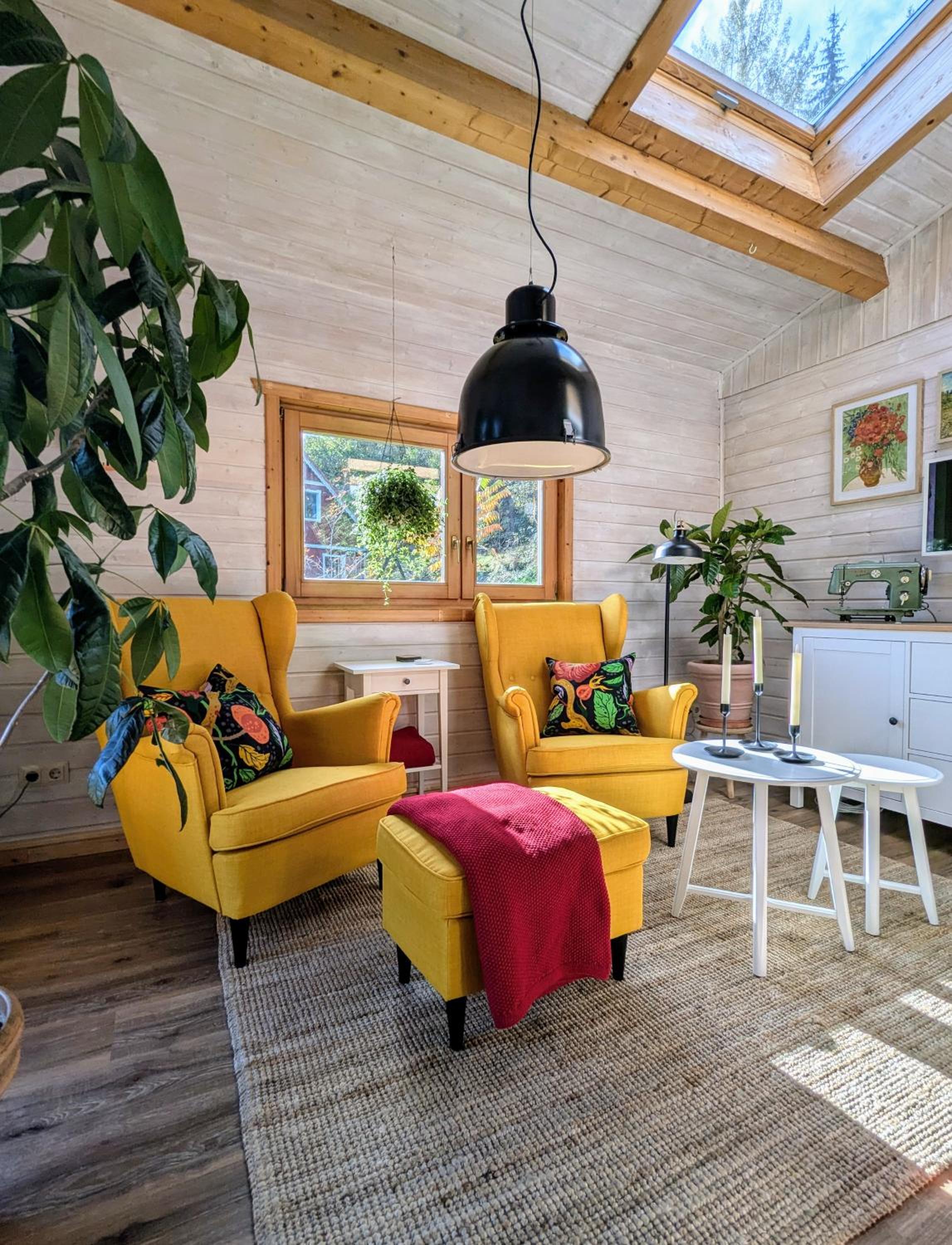 Wichtelhaisl Rittersgrün im Erzgebirge - Entspannen im fröhlichen Tiny House - umzäunter Naturgarten-Hunde willkommen-Terrasse-Elektroauto laden