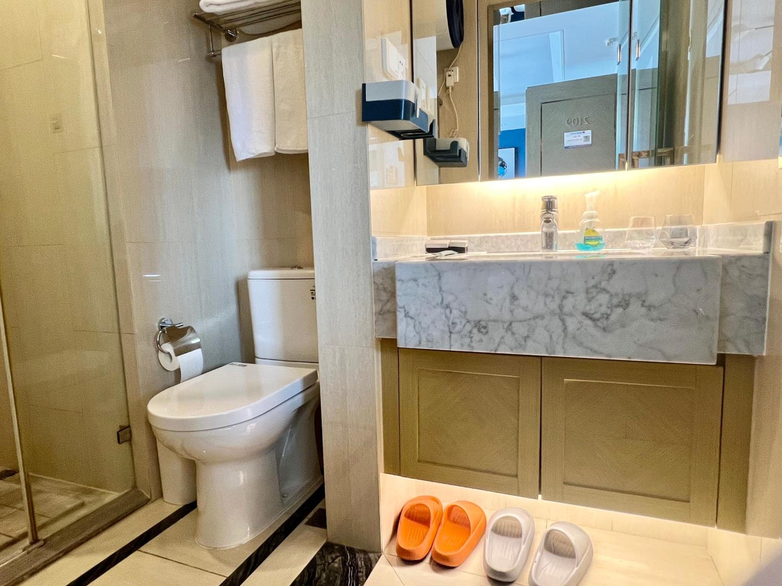 Shanghai Lerongju Boutique Apartment Metro Line 8 20meter