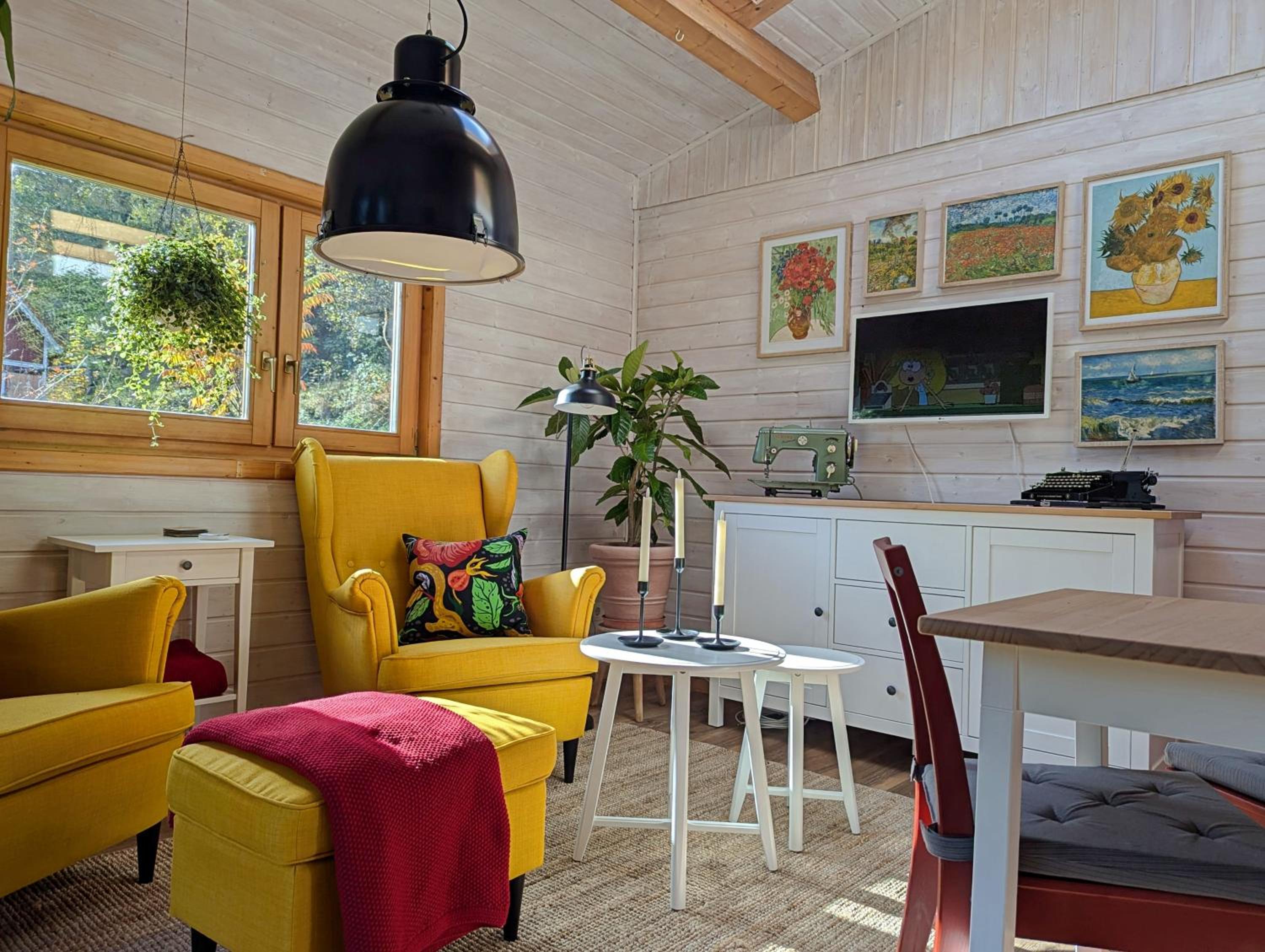 Wichtelhaisl Rittersgrün im Erzgebirge - Entspannen im fröhlichen Tiny House - umzäunter Naturgarten-Hunde willkommen-Terrasse-Elektroauto laden