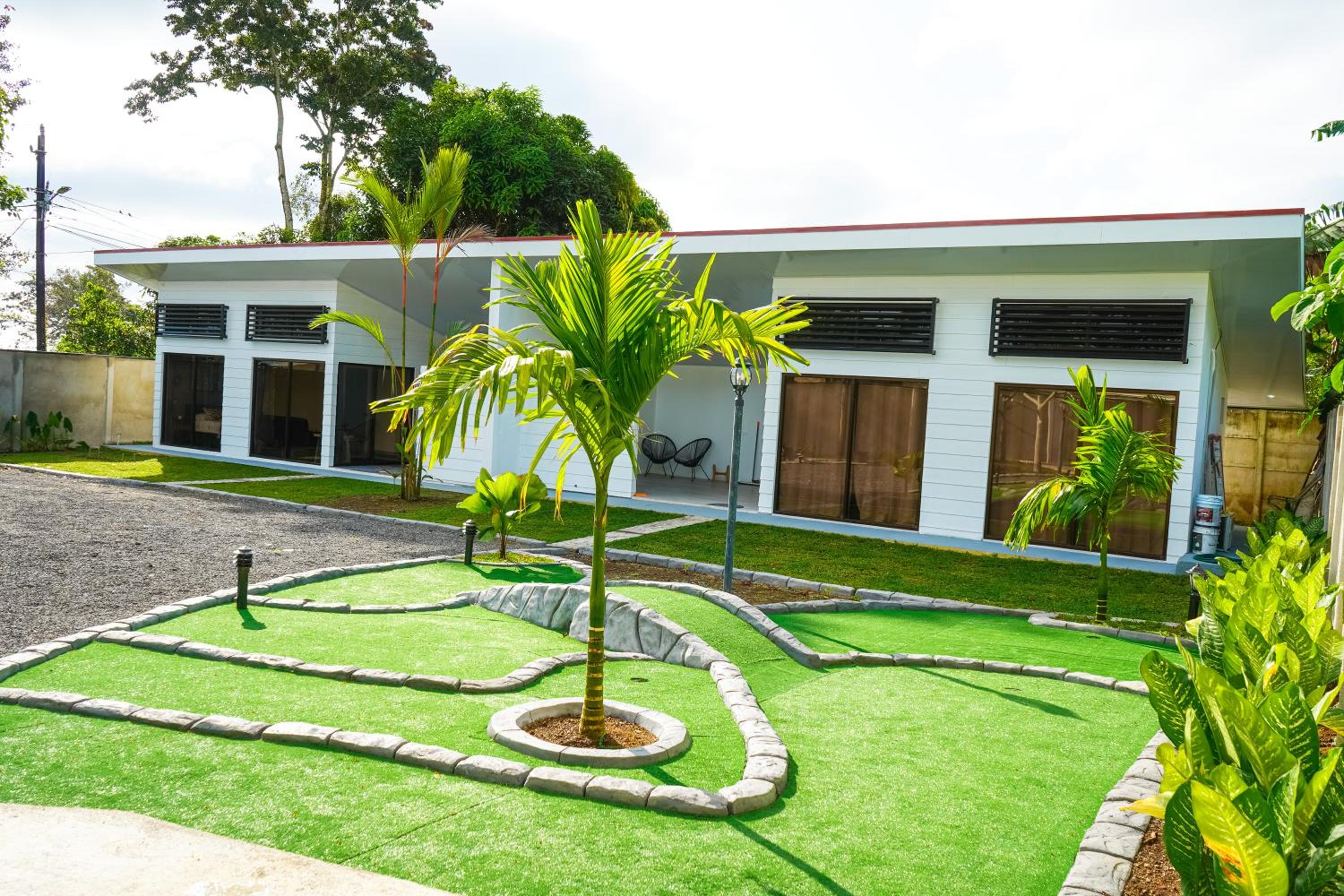 Arenal Suites with Jacuzzi and Mini Golf