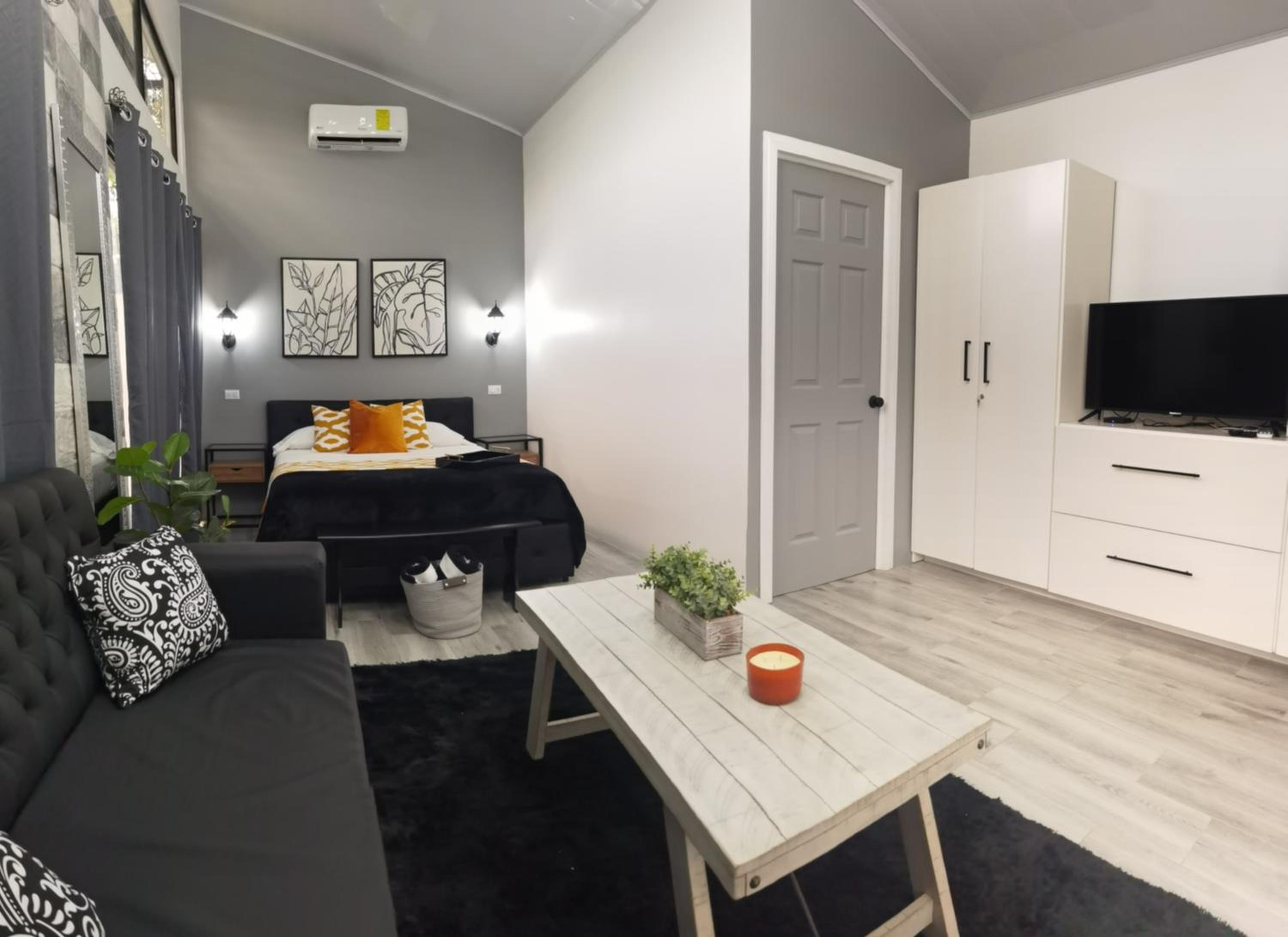 Arenal Suites with Jacuzzi and Mini Golf