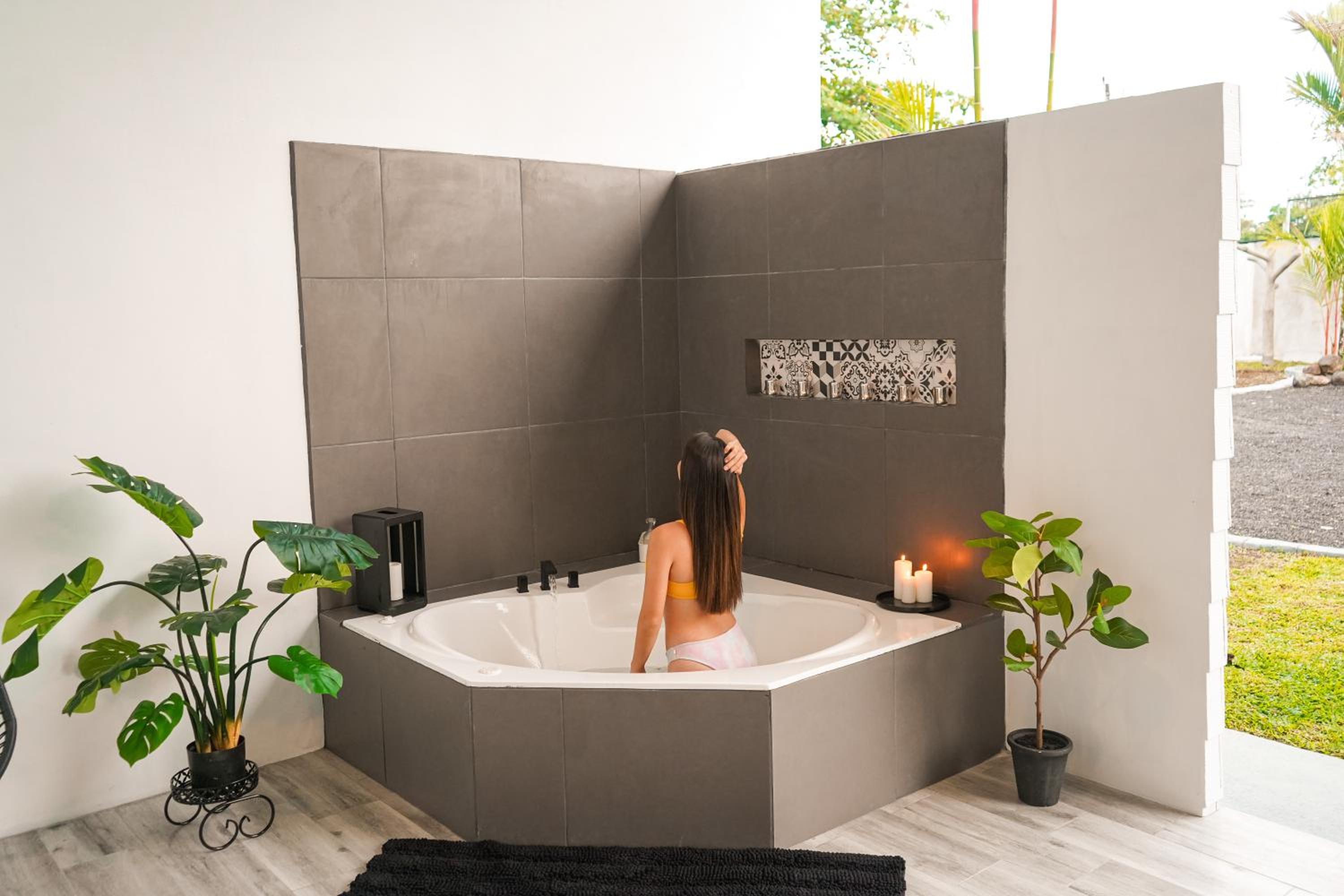 Arenal Suites with Jacuzzi and Mini Golf