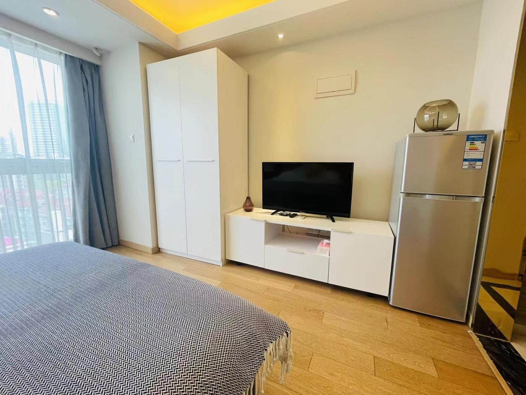 Shanghai Lerongju Boutique Apartment Metro Line 8 20meter