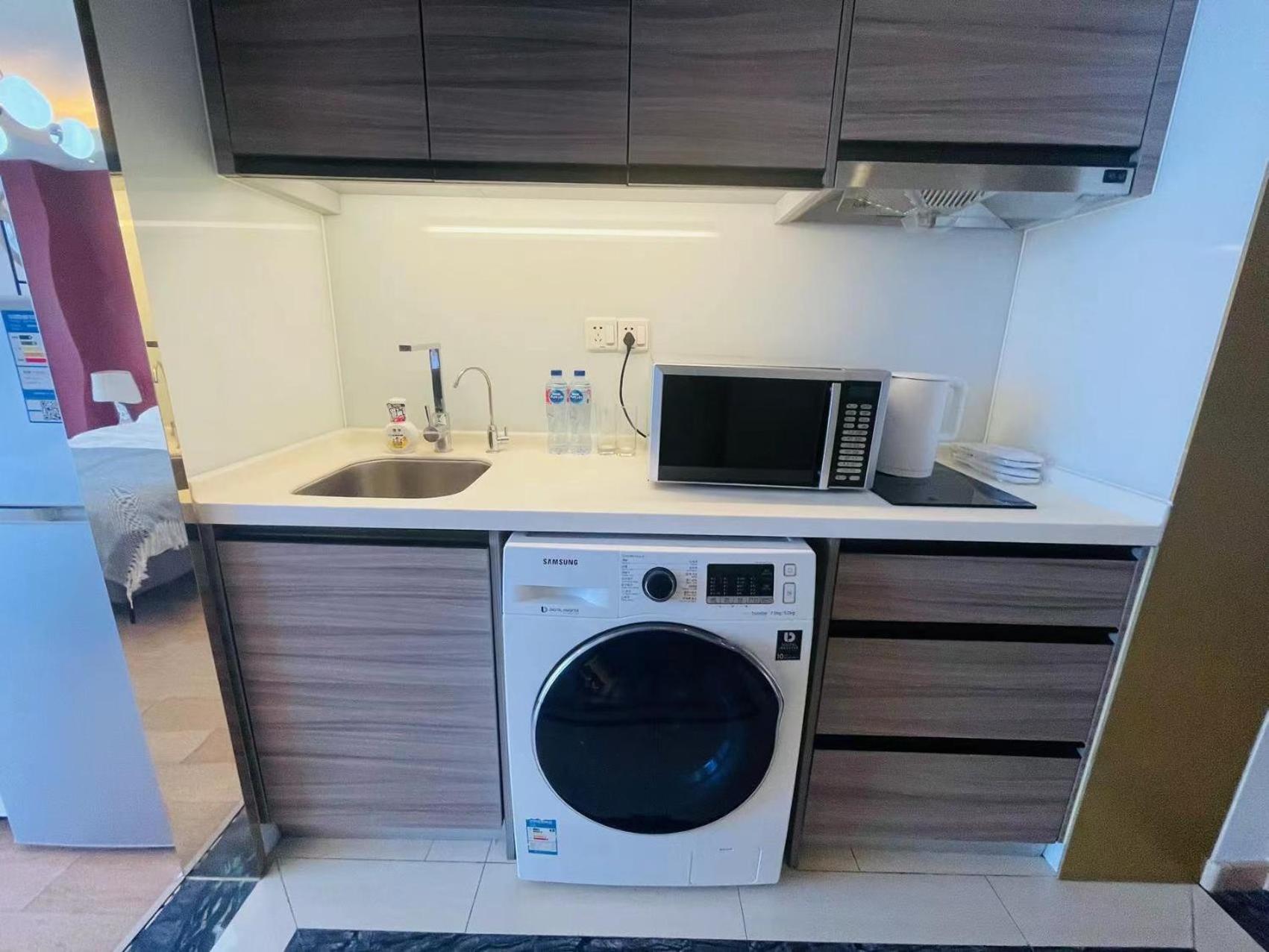 Shanghai Lerongju Boutique Apartment Metro Line 8 20meter
