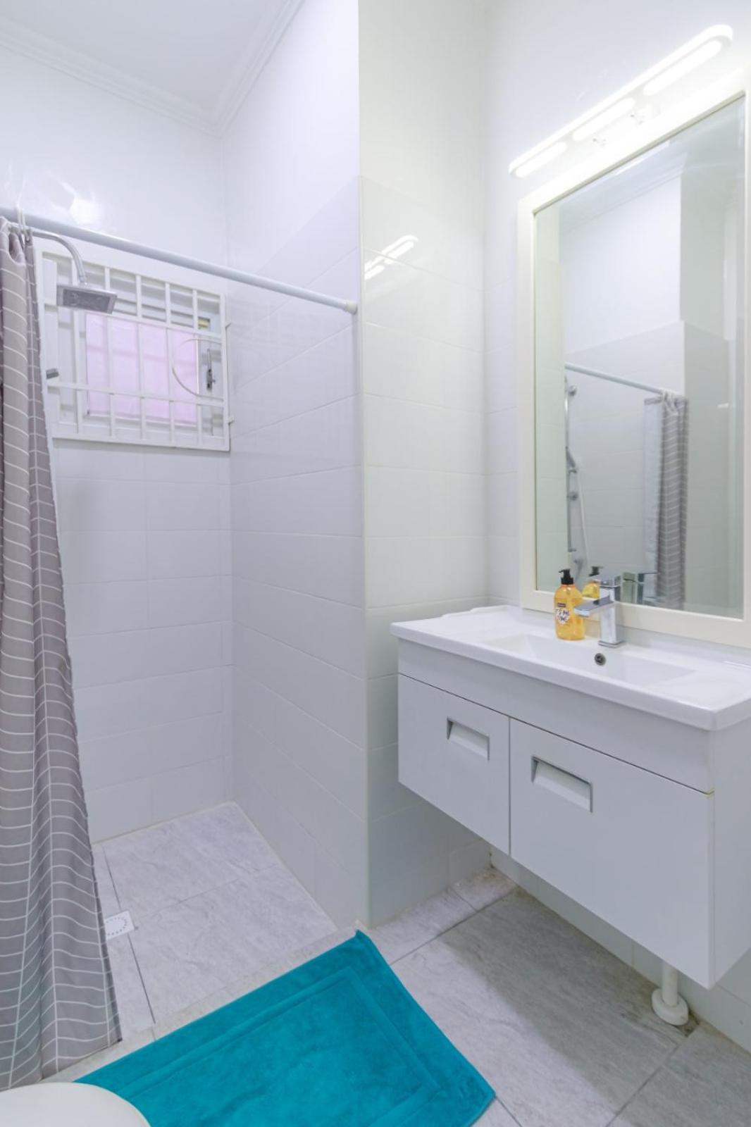 2 Bedroom Apartment near Mambo Beach