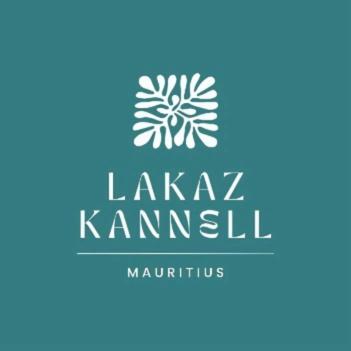 Vanilla Lodge Tropical Garden Suite with Outdoor Stone Bath & Bamboo Shower, inifinity pool photo 3