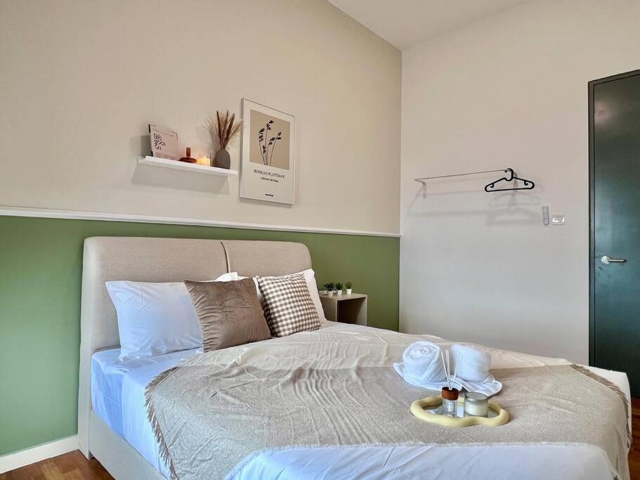 3BR-Countryroad-Paradigm Residence by Guesthouse-6-8Pax