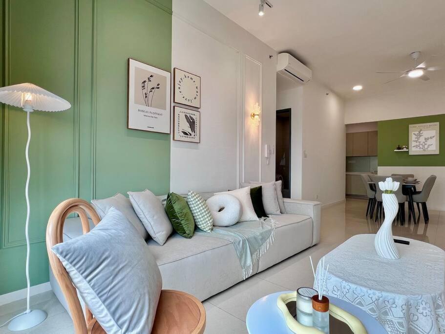 3BR-Countryroad-Paradigm Residence by Guesthouse-6-8Pax