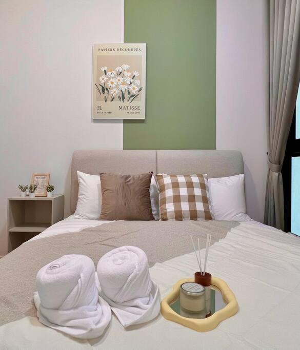 3BR-Countryroad-Paradigm Residence by Guesthouse-6-8Pax