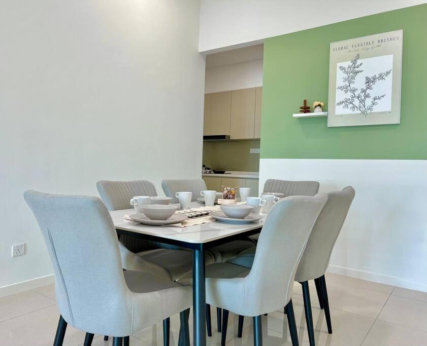 3BR-Countryroad-Paradigm Residence by Guesthouse-6-8Pax