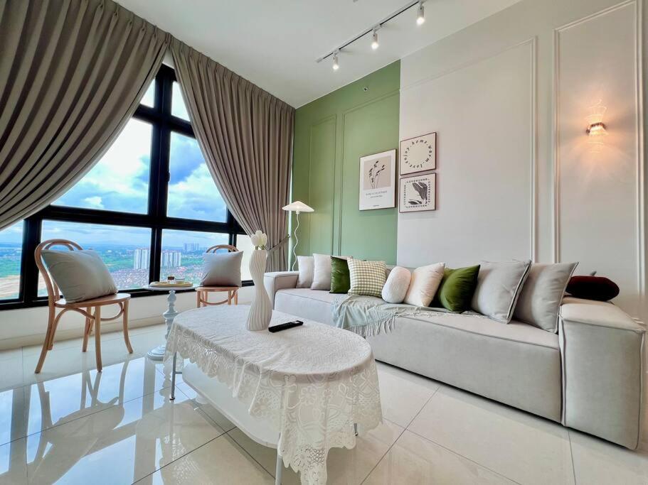 3BR-Countryroad-Paradigm Residence by Guesthouse-6-8Pax