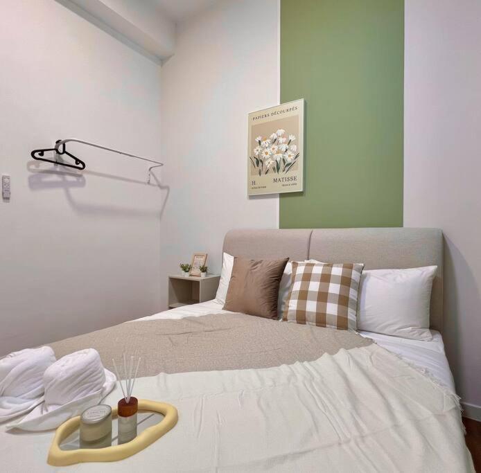 3BR-Countryroad-Paradigm Residence by Guesthouse-6-8Pax