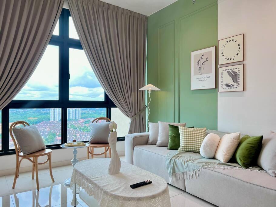 3BR-Countryroad-Paradigm Residence by Guesthouse-6-8Pax