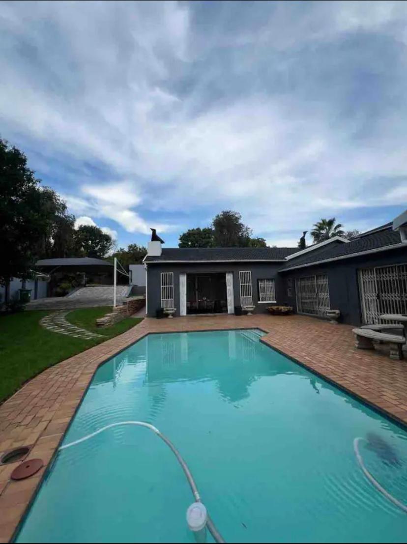 MalaikahsNest Huge 7 bedroom house