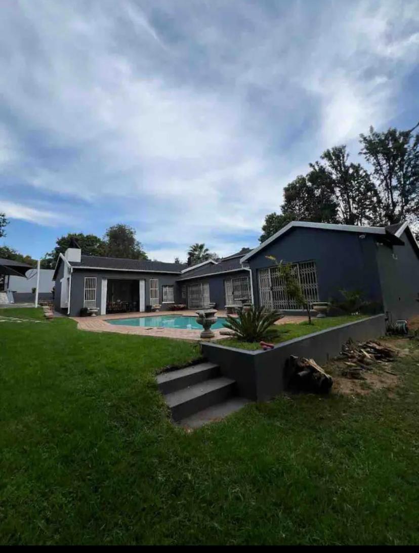 MalaikahsNest Huge 7 bedroom house