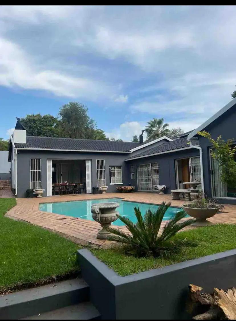 MalaikahsNest Huge 7 bedroom house