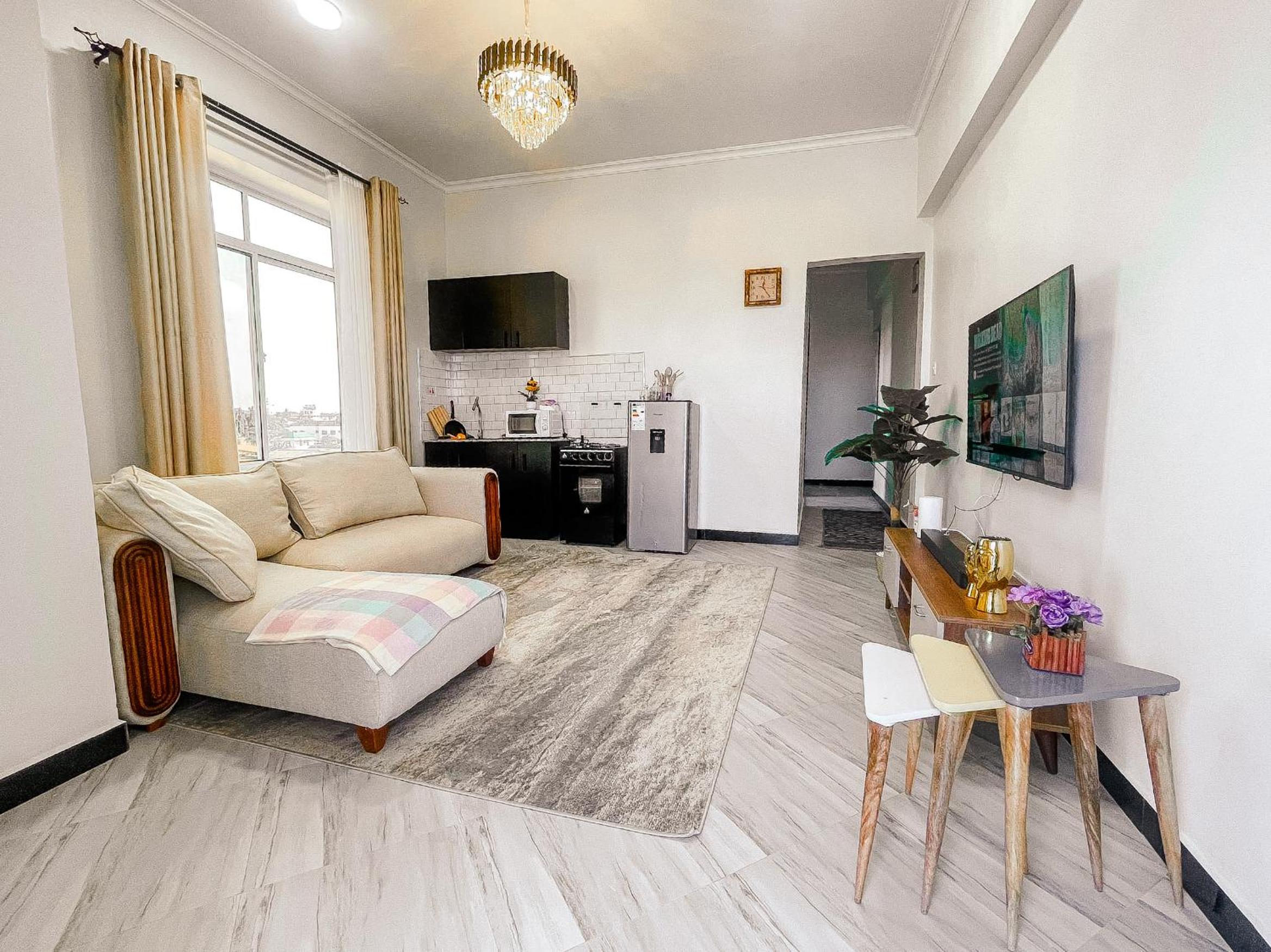 LEON HOUSE with NETFLIX & WiFi in SINZA