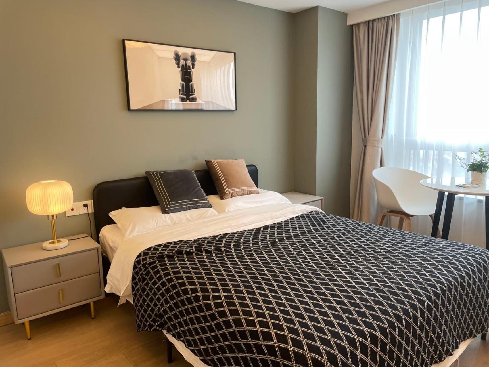 Shanghai Lerongju Boutique Apartment Metro Line 8 20meter