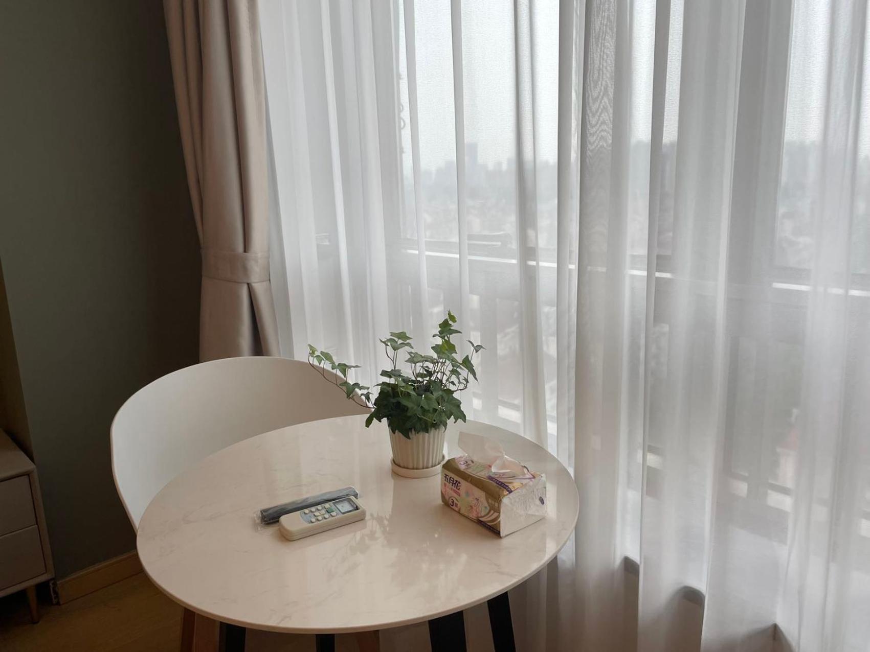 Shanghai Lerongju Boutique Apartment Metro Line 8 20meter