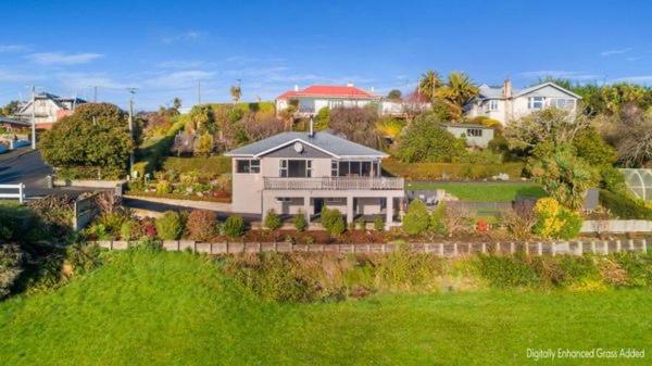 Lune-tastic Guesthouse