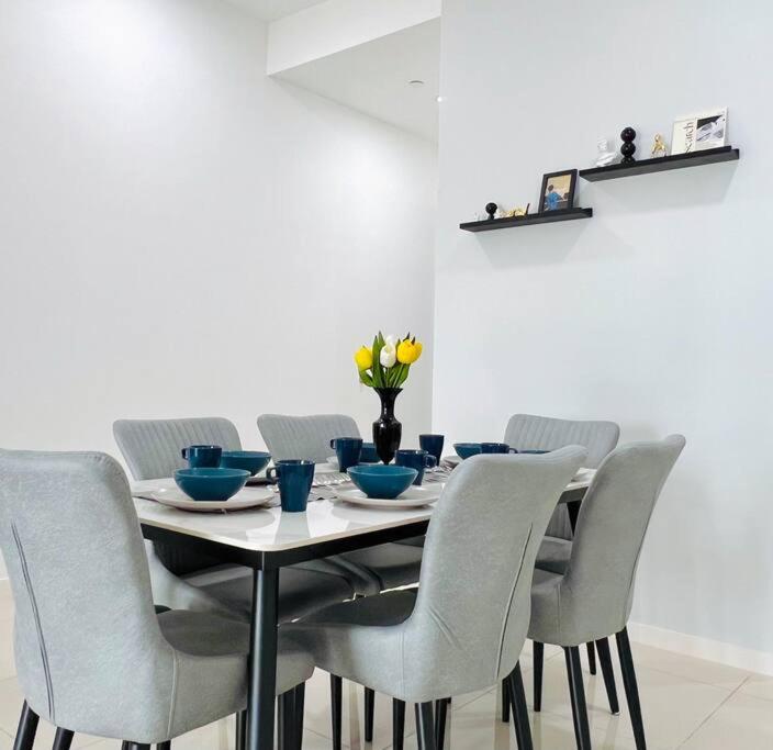 3BR-Sora-Paradigm Residence by Guesthouse-8-9Pax