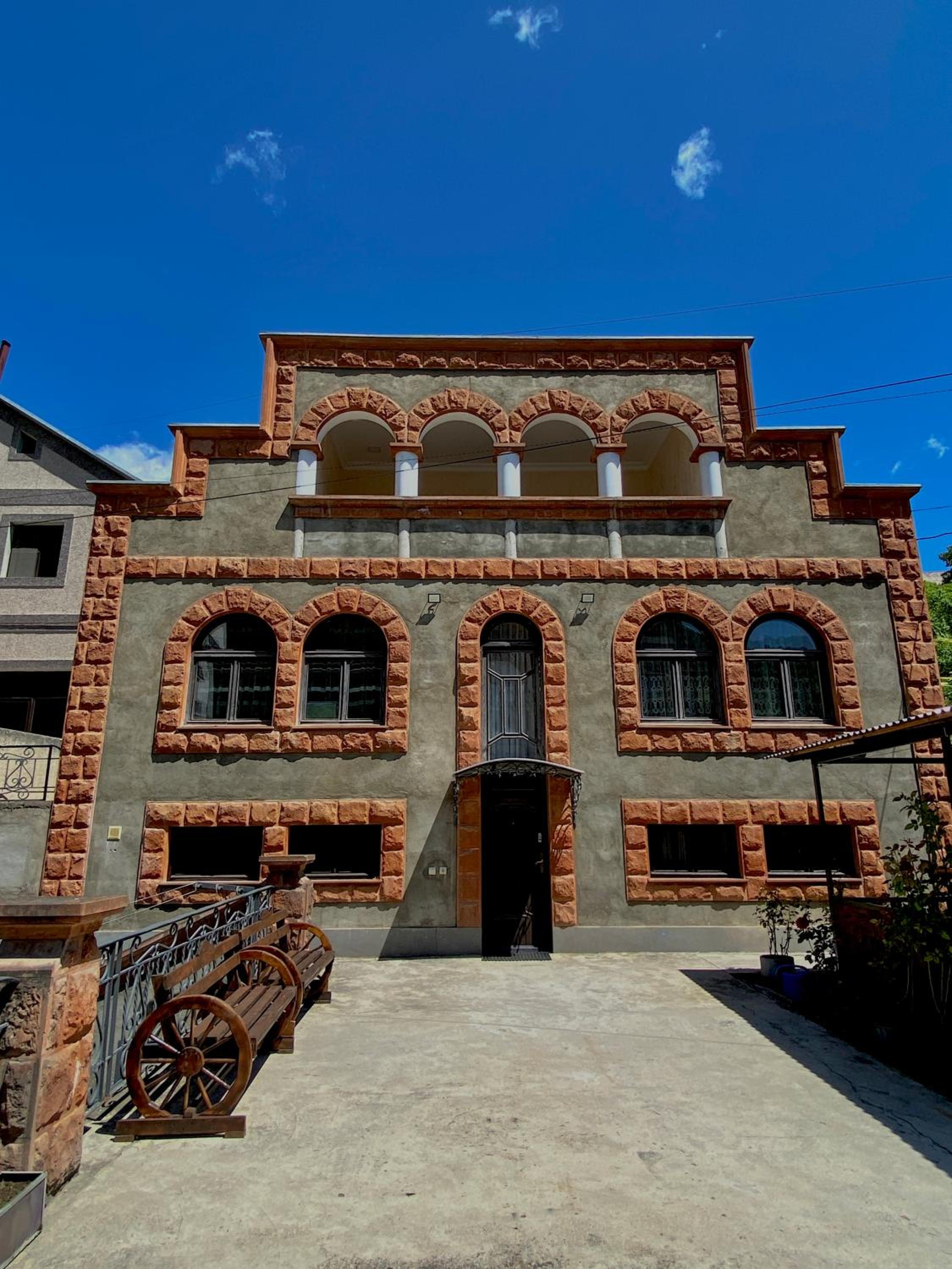 Red Rose House