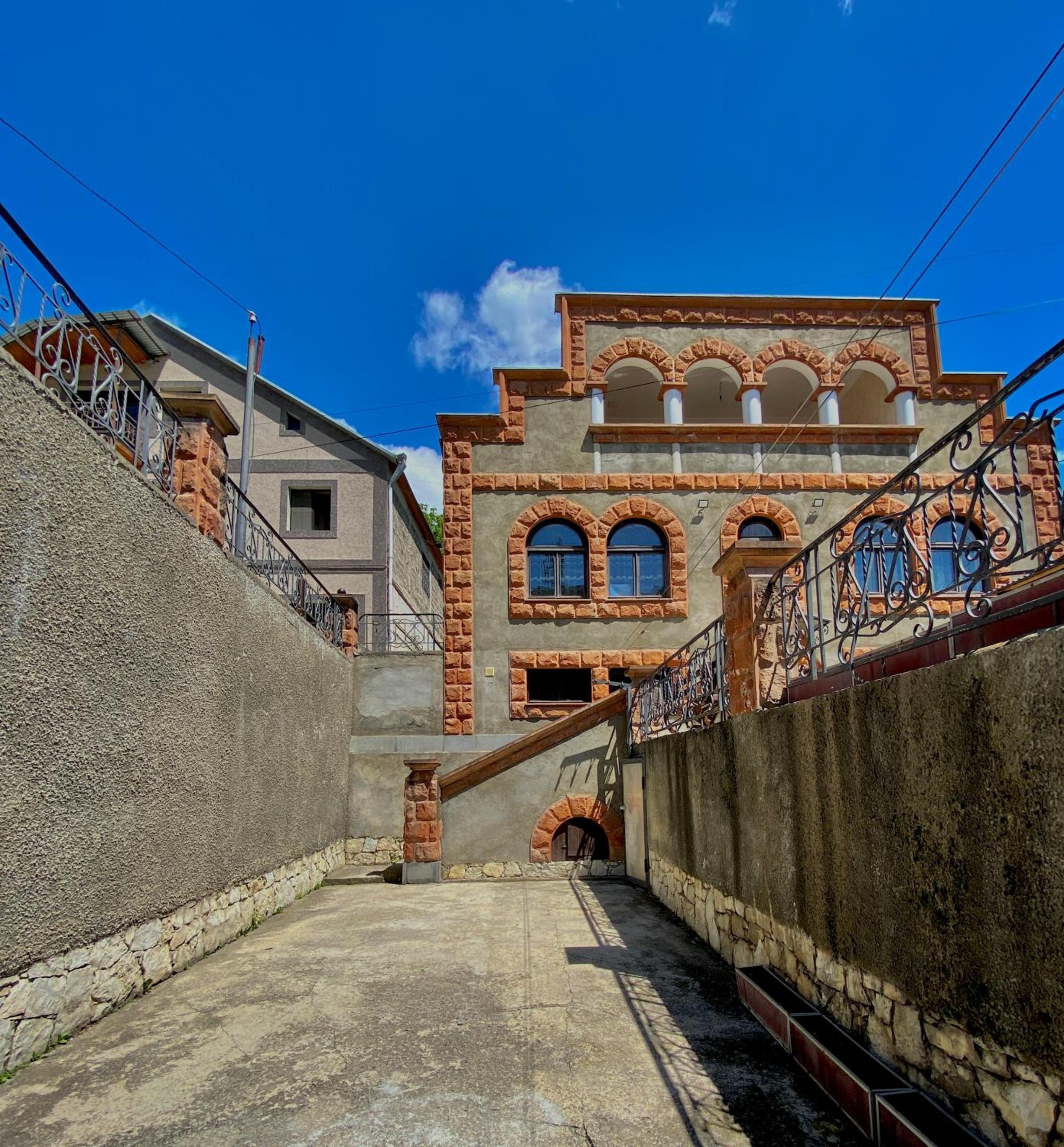 Red Rose House