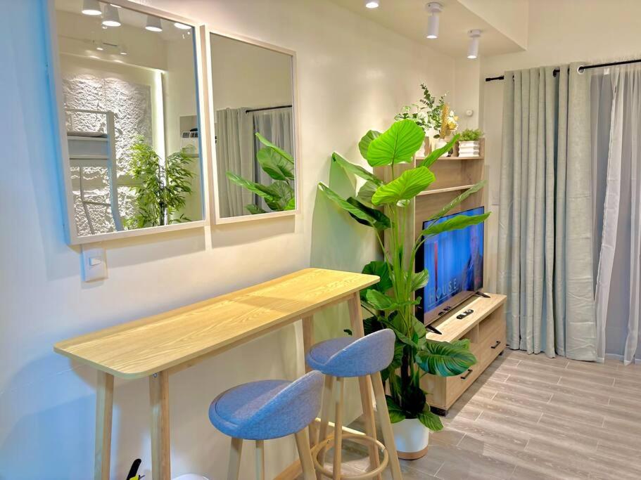 Modern Studio by Airport & Malls view 2