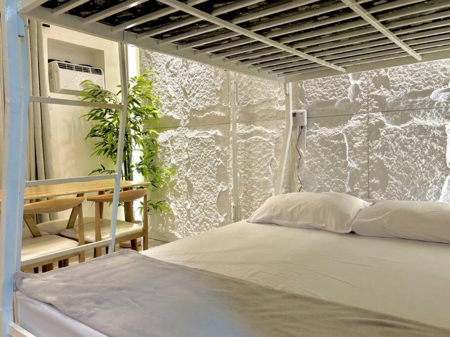 Modern Studio by Airport & Malls view 3