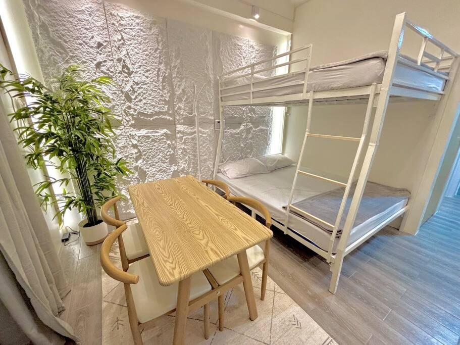 Modern Studio by Airport & Malls view 4