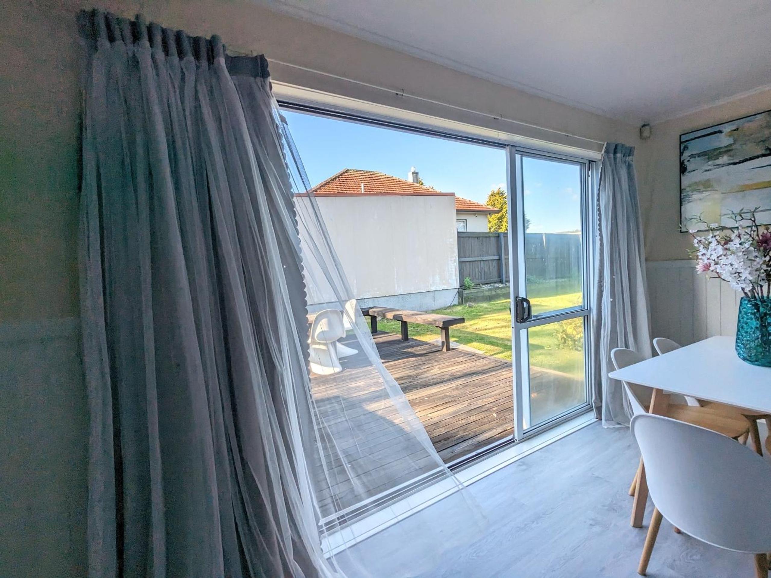 Dream home in central of Rotorua with spa pool view 3