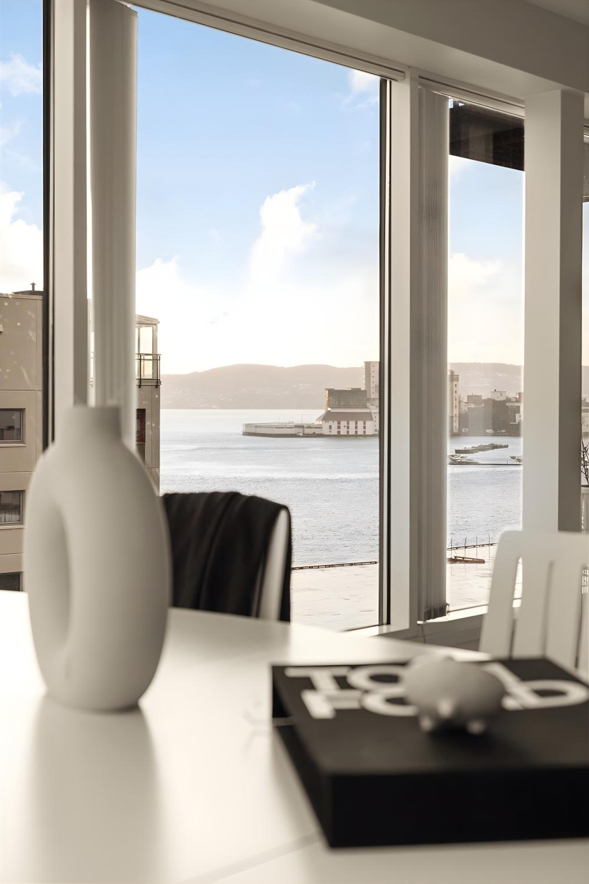 Top-Floor Apartment with Balcony and Sea View